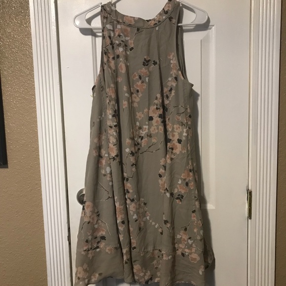 Beautiful  PRINT DRESS - Picture 2 of 5